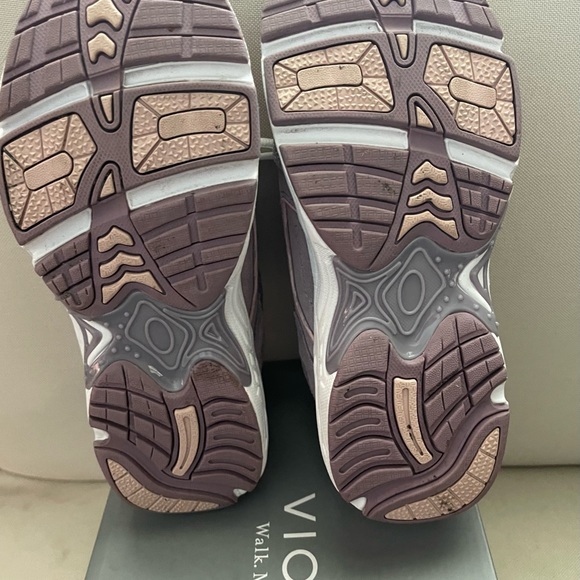 Like brand new Vionic walker - Picture 3 of 4